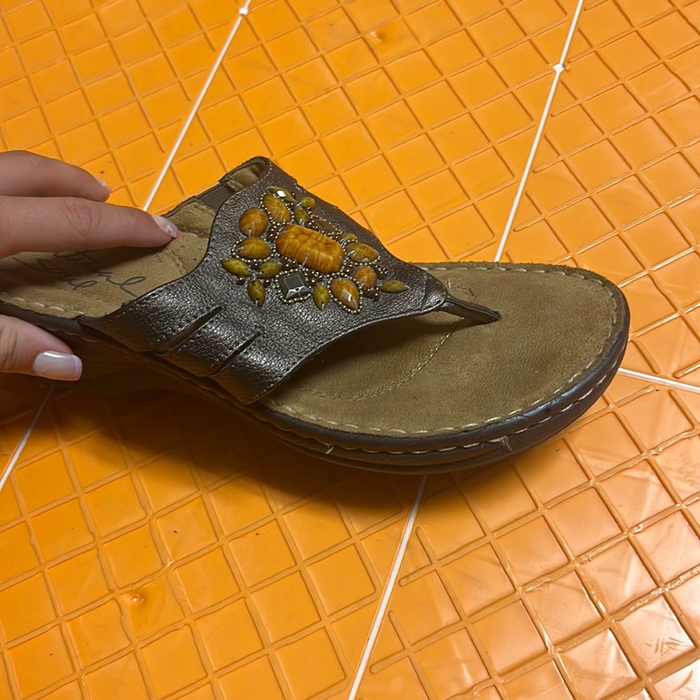 Platform sandal, very comfy, very lightly worn— obo